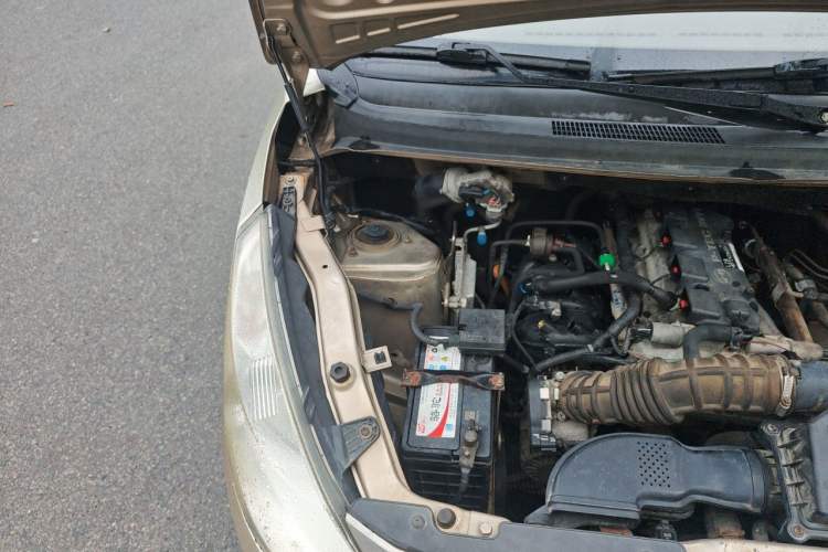 Used Wuling Rongguang V 2015 1.5L Practical Version Engine Bay Right