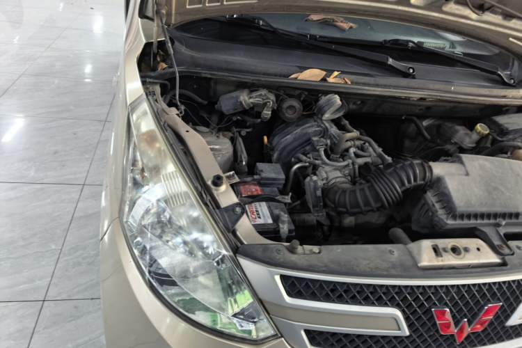 Used Wuling Rongguang V 2015 1.2L Base Version Engine Bay Right