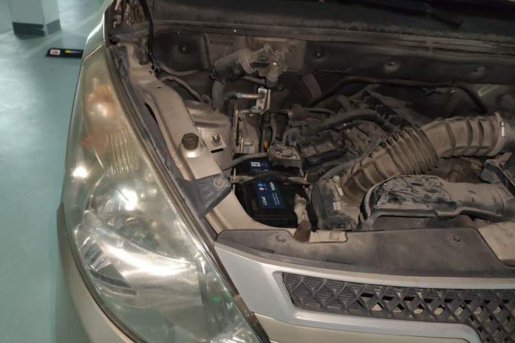 Used Wuling Rongguang V 2015 1.5L Standard Version Engine Bay Right