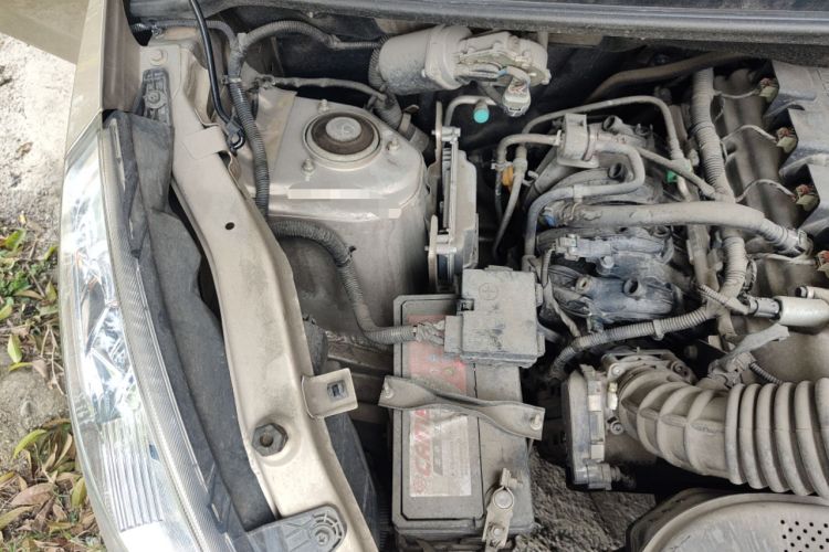 Used Wuling Rongguang V 2015 1.5L Base Version Engine Bay Right