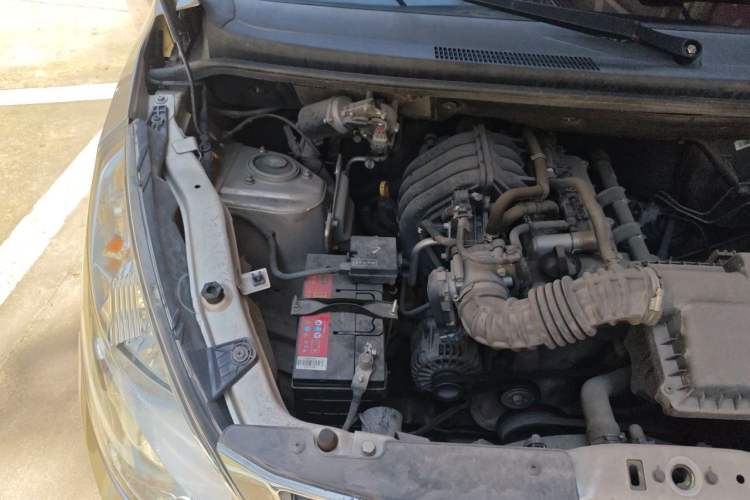 Used Wuling Rongguang V 2015 1.2L Standard Version Engine Bay Right