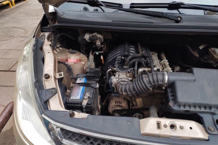 Used Wuling Rongguang V 2015 1.2L Standard Version Engine Bay Right