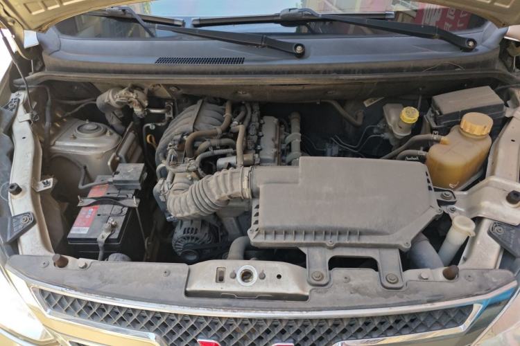Used Wuling Rongguang V 2015 1.2L Standard Version Engine Bay
