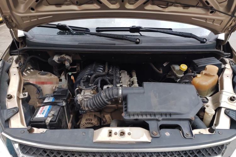 Used Wuling Rongguang V 2015 1.2L Standard Version Engine Bay