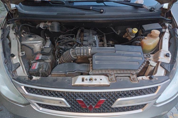 Used Wuling Rongguang V 2015 1.5L Base Version Engine Bay