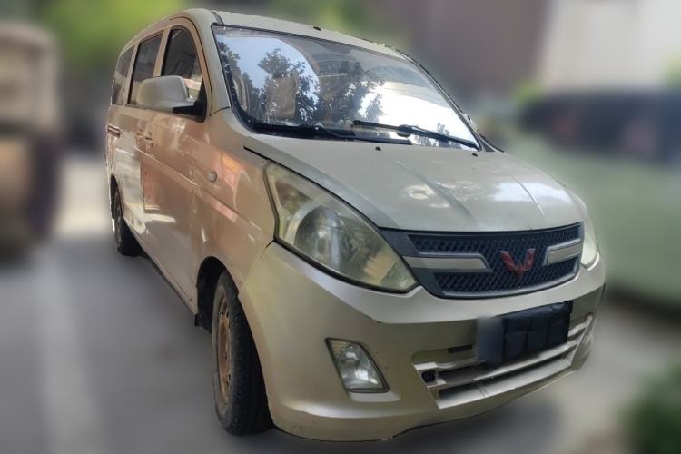 Used Wuling Rongguang V 2015 1.5L Practical Version Front Right 45 Deg