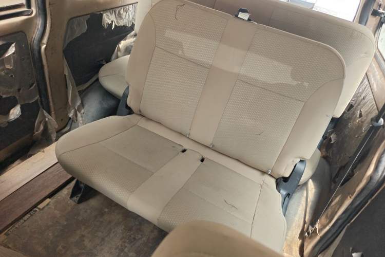 Used Wuling Rongguang V 2015 1.5L Base Version Left Rear Seat