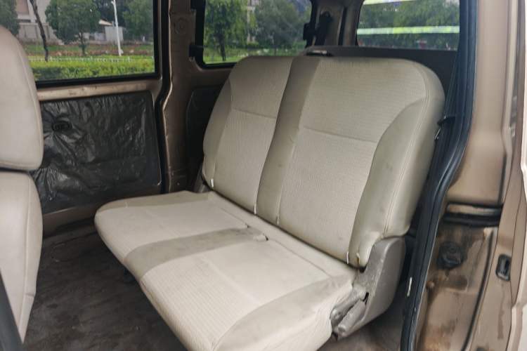 Used Wuling Rongguang V 2015 1.5L Practical Version Left Rear Seat
