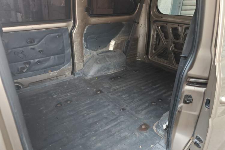 Used Wuling Rongguang V 2015 1.5L Base Version Left Rear Seat