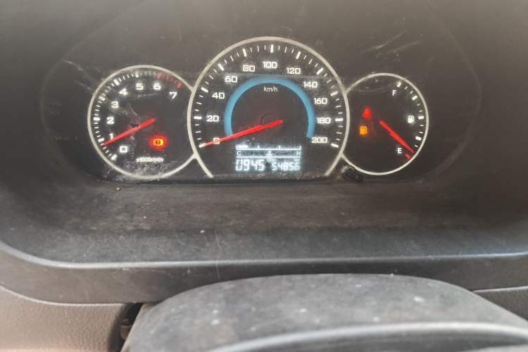 Used Wuling Rongguang V 2015 1.2L Base Version Odometer Close Up