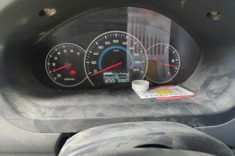 Used Wuling Rongguang V 2015 1.5L Practical Version Odometer Close Up