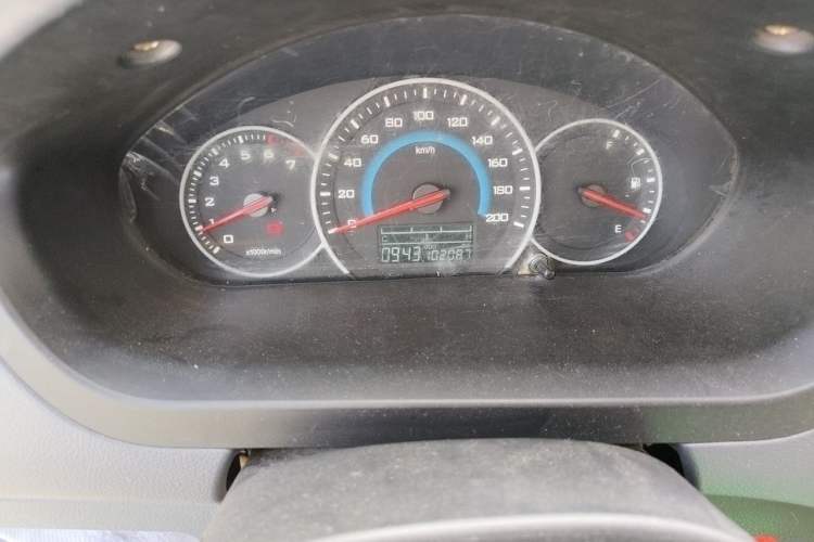Used Wuling Rongguang V 2015 1.2L Base Version Odometer Close Up