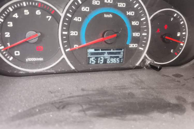 Used Wuling Rongguang V 2015 1.5L Standard Version Odometer Close Up