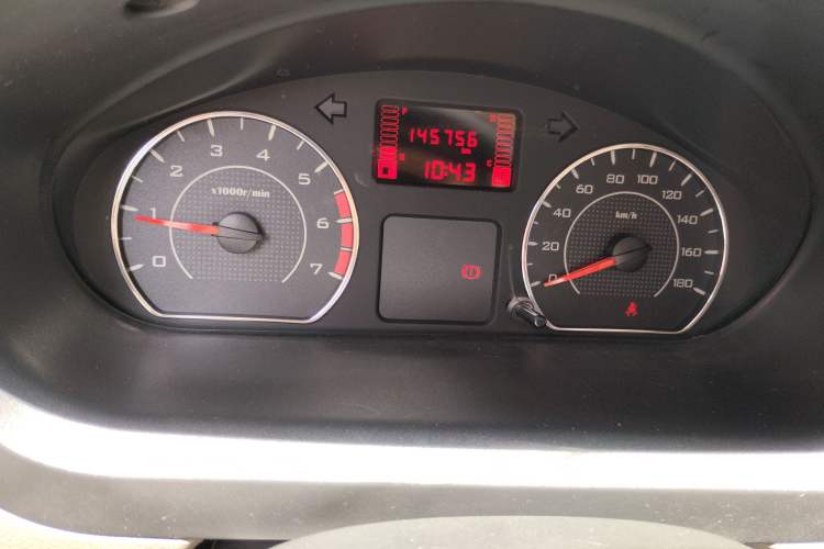 Used Wuling Rongguang V 2015 1.5L Base Version Odometer Close Up