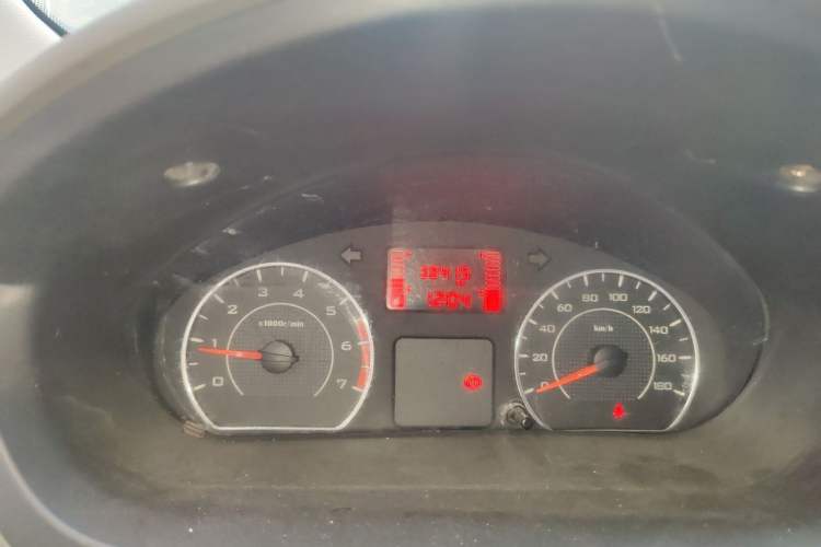 Used Wuling Rongguang V 2015 1.2L Practical Model Odometer Close Up