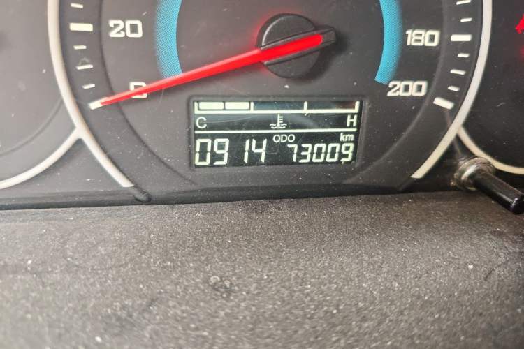Used Wuling Rongguang V 2015 1.5L Base Version Odometer Close Up