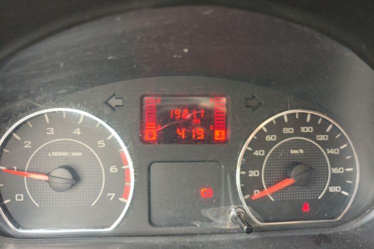 Used Wuling Rongguang V 2015 1.5L Practical Version Odometer Close Up