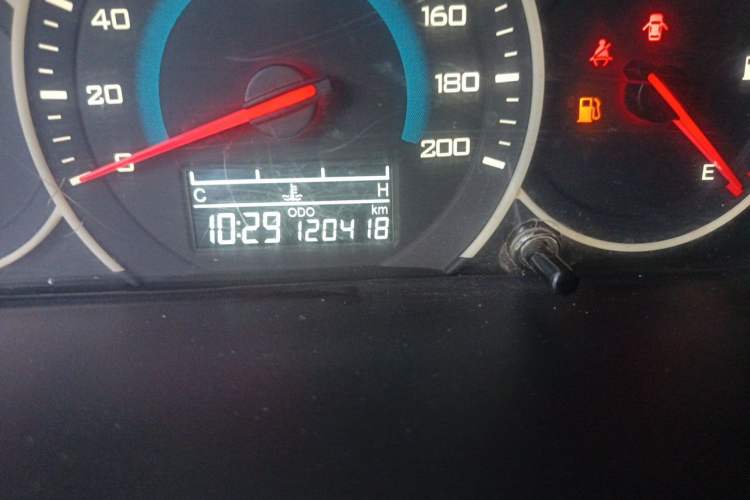 Used Wuling Rongguang V 2015 1.5L Standard Version Odometer Close Up