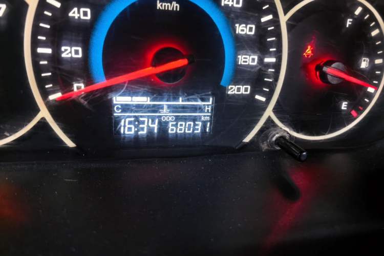 Used Wuling Rongguang V 2015 1.2L Base Version Odometer Close Up