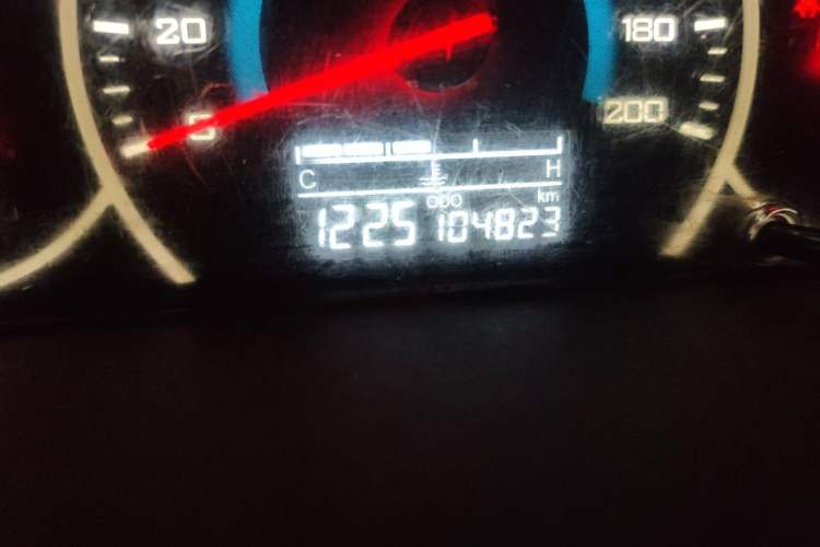 Used Wuling Rongguang V 2015 1.5L Standard Version Odometer Close Up