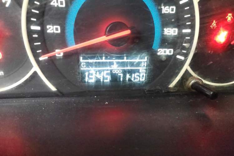 Used Wuling Rongguang V 2015 1.2L Standard Version Odometer Close Up