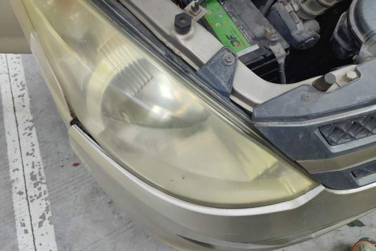 Used Wuling Rongguang V 2015 1.5L Practical Version Right Front Headlight