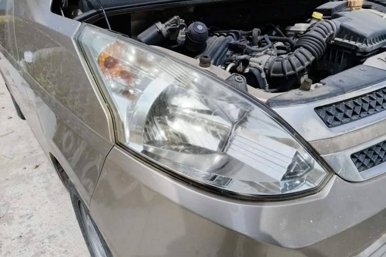 Used Wuling Rongguang V 2015 1.2L Base Version Right Front Headlight