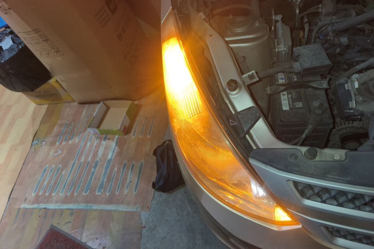 Used Wuling Rongguang V 2015 1.5L Base Version Right Front Headlight