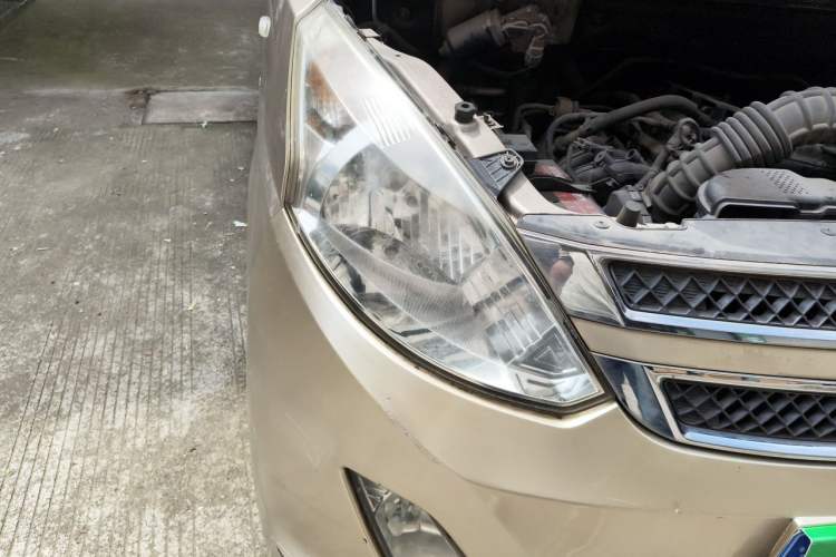 Used Wuling Rongguang V 2015 1.5L Standard Version Right Front Headlight