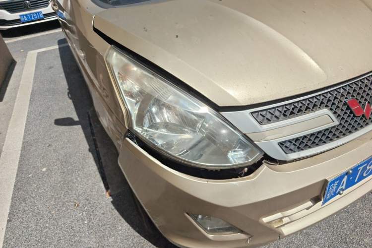 Used Wuling Rongguang V 2015 1.5L Base Version Right Front Headlight