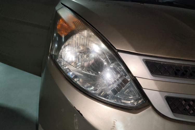 Used Wuling Rongguang V 2015 1.5L Standard Version Right Front Headlight