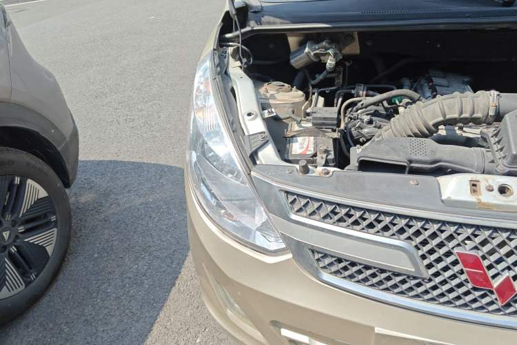 Used Wuling Rongguang V 2015 1.5L Standard Version Right Front Headlight
