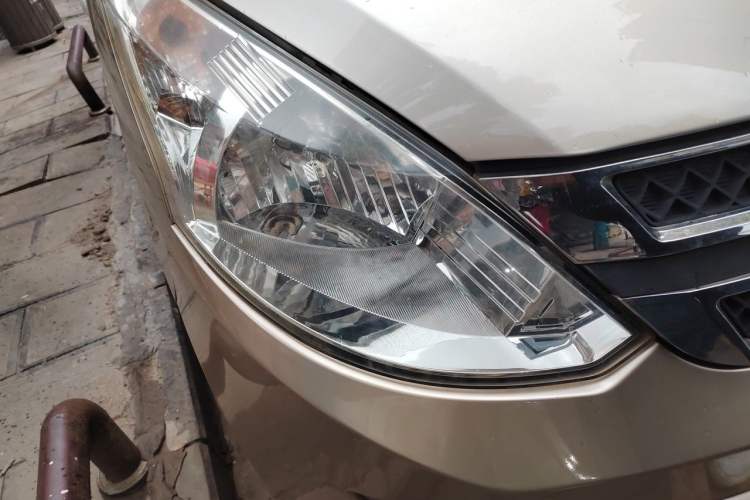 Used Wuling Rongguang V 2015 1.2L Standard Version Right Front Headlight