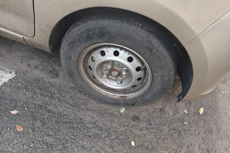 Used Wuling Rongguang V 2015 1.2L Base Version Right Front Wheel Hub