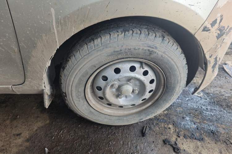 Used Wuling Rongguang V 2015 1.2L Base Version Right Front Wheel Hub