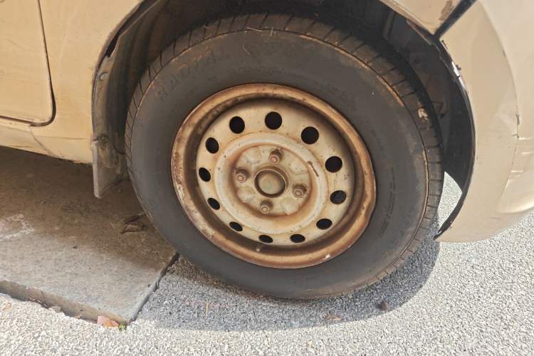 Used Wuling Rongguang V 2015 1.5L Base Version Right Front Wheel Hub