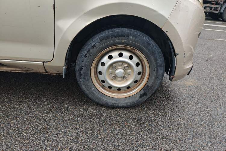 Used Wuling Rongguang V 2015 1.5L Practical Version Right Front Wheel Hub