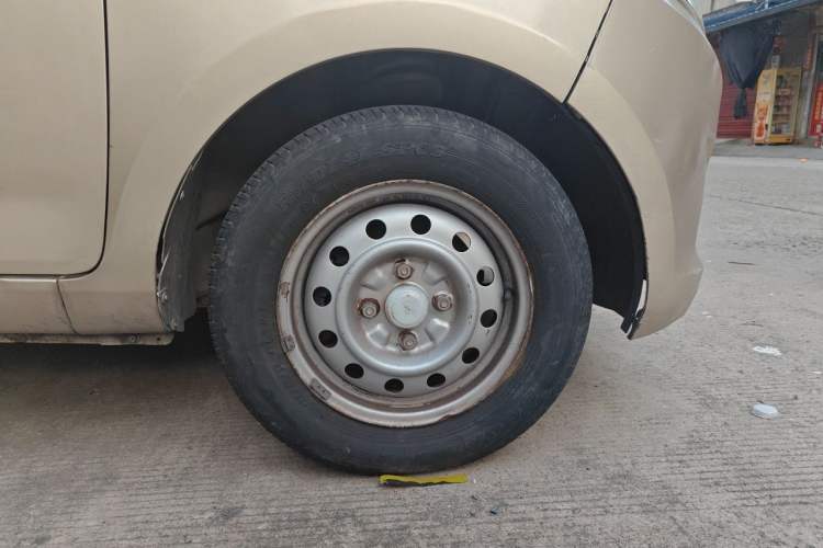 Used Wuling Rongguang V 2015 1.5L Base Version Right Front Wheel Hub