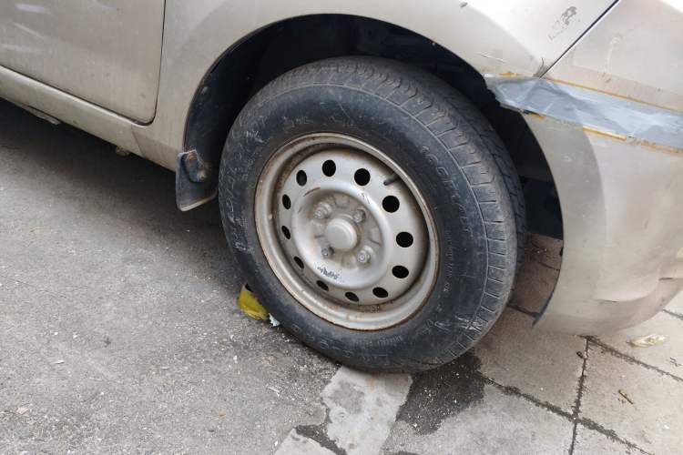 Used Wuling Rongguang V 2015 1.2L Practical Model Right Front Wheel Hub