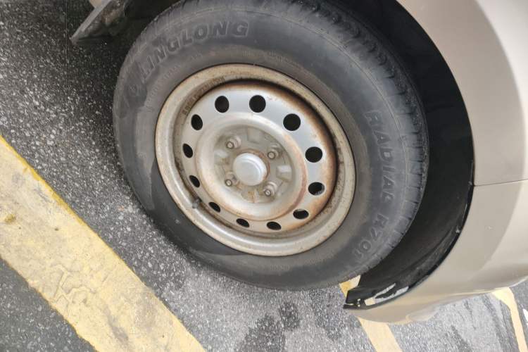 Used Wuling Rongguang V 2015 1.2L Base Version Right Front Wheel Hub