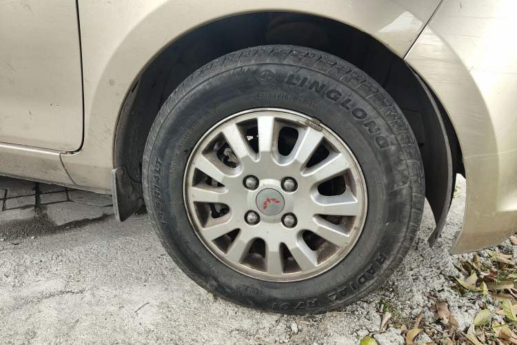 Used Wuling Rongguang V 2015 1.5L Base Version Right Front Wheel Hub
