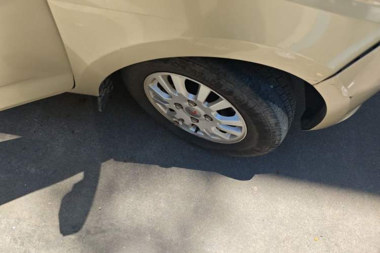 Used Wuling Rongguang V 2015 1.2L Standard Version Right Front Wheel Hub