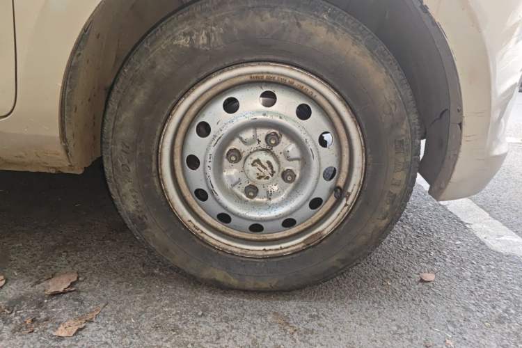 Used Wuling Rongguang V 2015 1.5L Base Version Right Front Wheel Hub