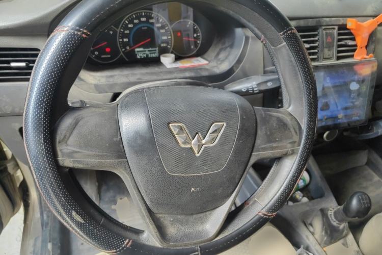 Used Wuling Rongguang V 2015 1.5L Practical Version Steering Wheel
