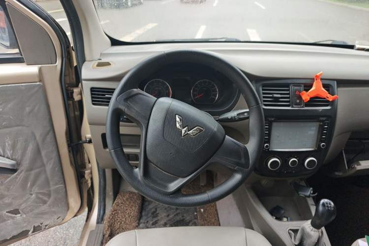 Used Wuling Rongguang V 2015 1.5L Practical Version Steering Wheel
