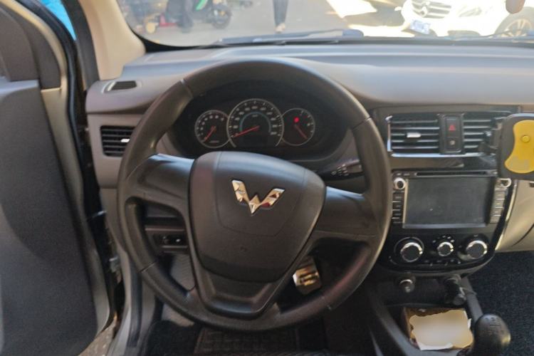Used Wuling Rongguang V 2015 1.2L Standard Version Steering Wheel