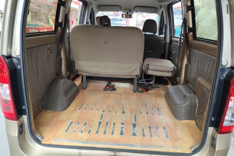 Used Wuling Rongguang V 2015 1.5L Base Version Trunk