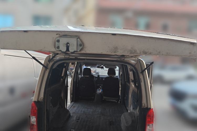 Used Wuling Rongguang V 2015 1.5L Base Version Trunk