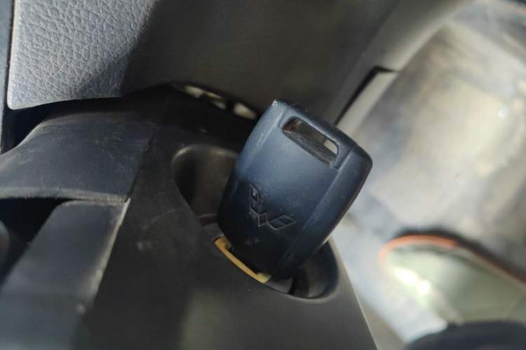 Used Wuling Rongguang V 2015 1.5L Practical Version Vehicle Key
