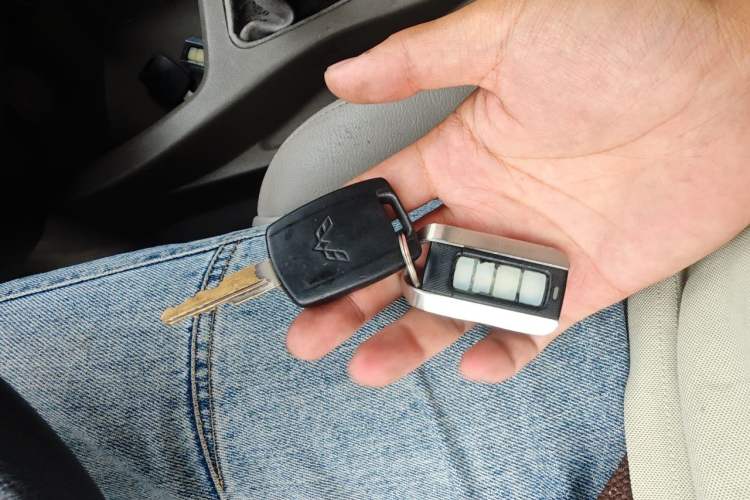 Used Wuling Rongguang V 2015 1.5L Practical Version Vehicle Key